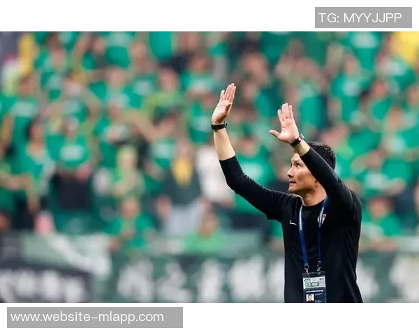 国足专注体能训练邵佳一持续考察队员状态与表现